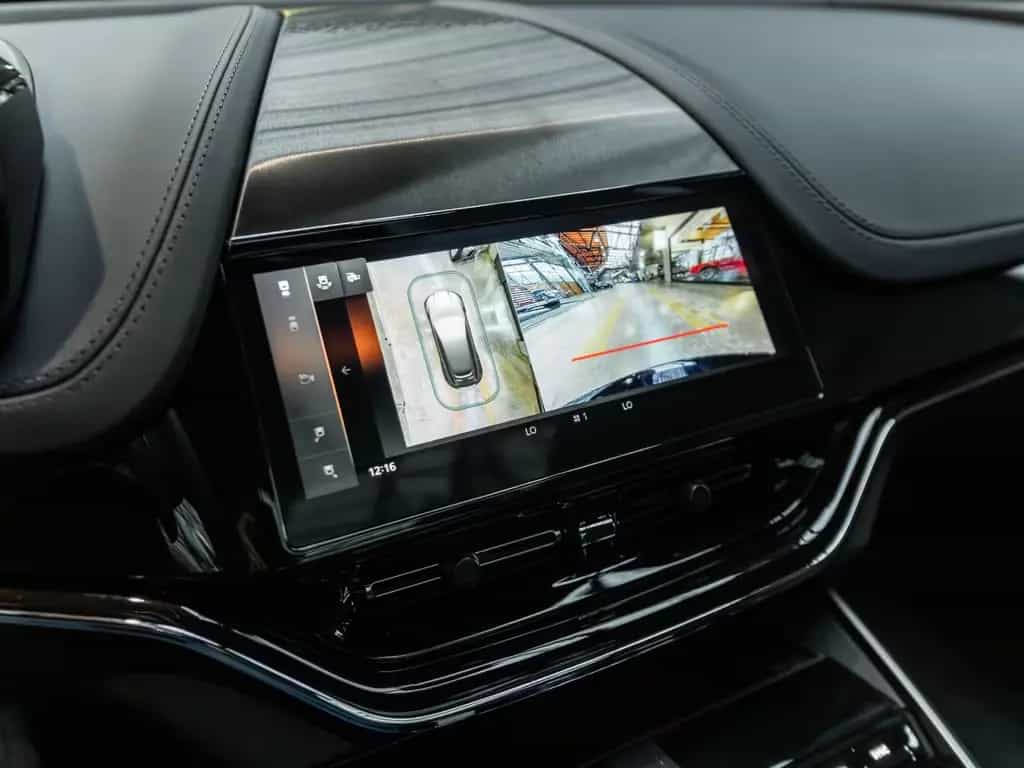 Aston Martin DBX S | Tow Park | Remote Park Heat 03/2026-photo-21