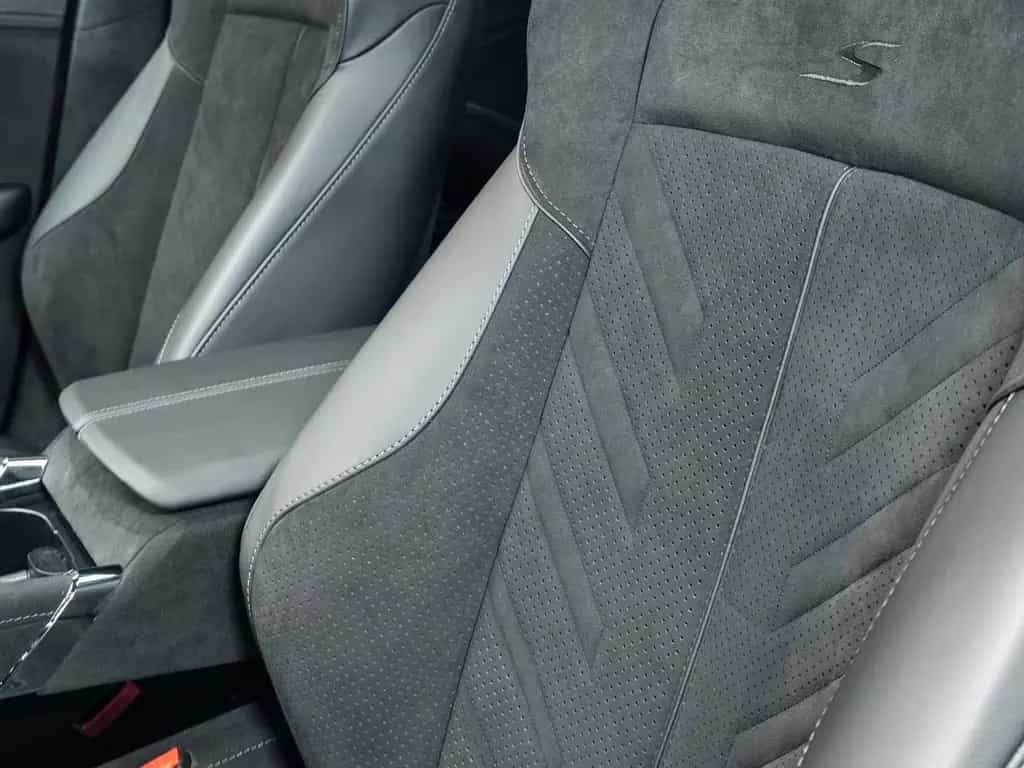 Aston Martin DBX S | Tow Park | Remote Park Heat 03/2026-photo-7