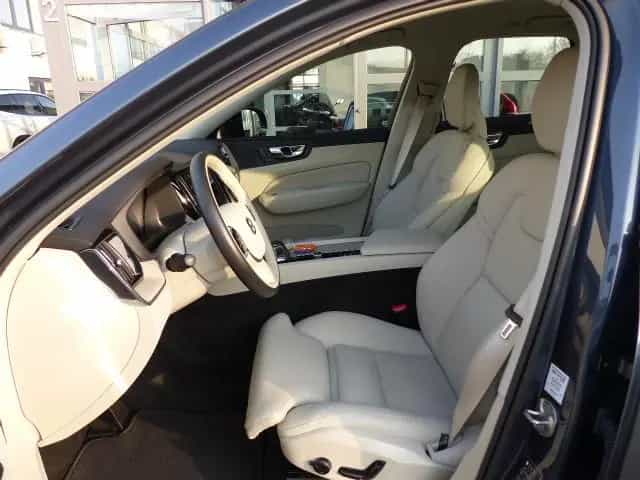 Volvo XC60 Plus Dark B4 Aut.*LEDER hell* 06/2023-photo-4