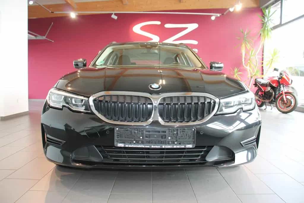 BMW 320 d xDrive Advantage LED SHZ Navi Kamera 10/2020-photo-1
