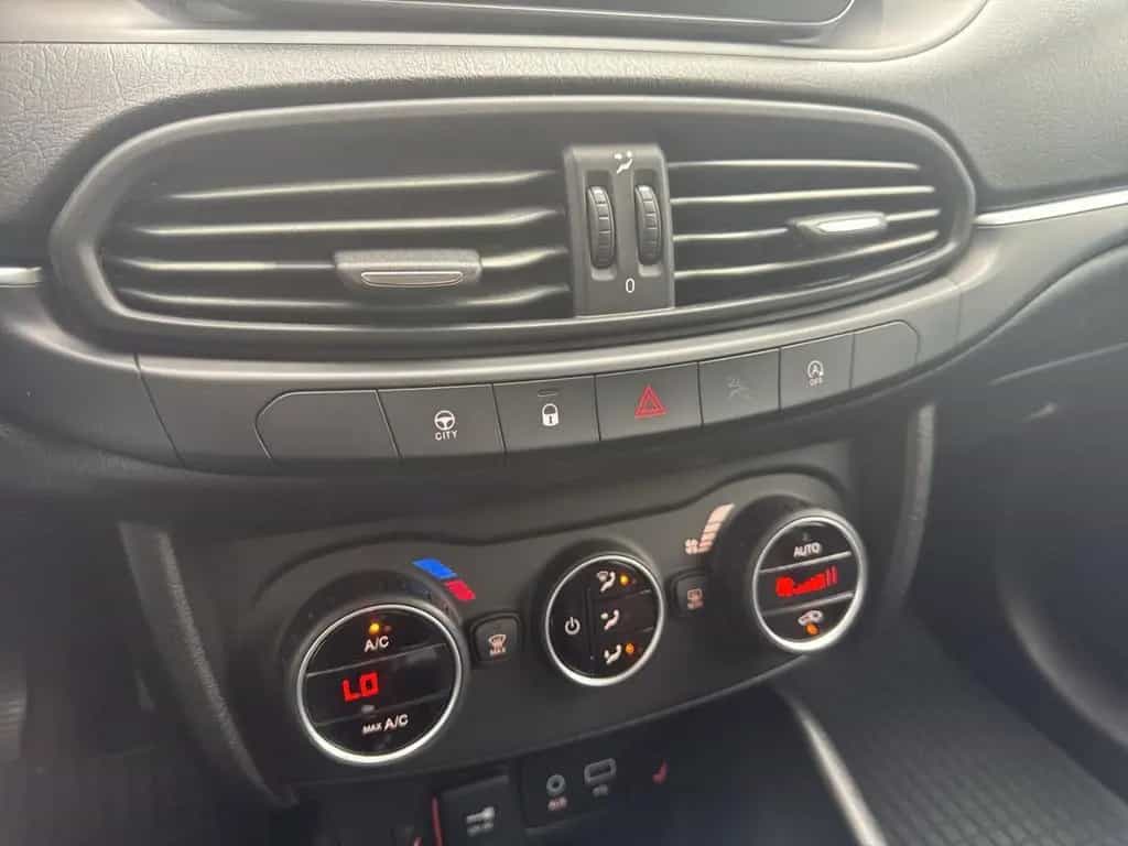 Fiat Tipo Kombi 1.4 T-Jet Lounge WR Sitzheizung Bluet 10/2017-photo-17