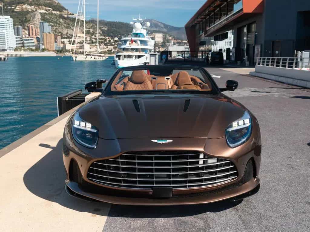 Aston Martin DB12 4.0 V8 Volante null-photo-0