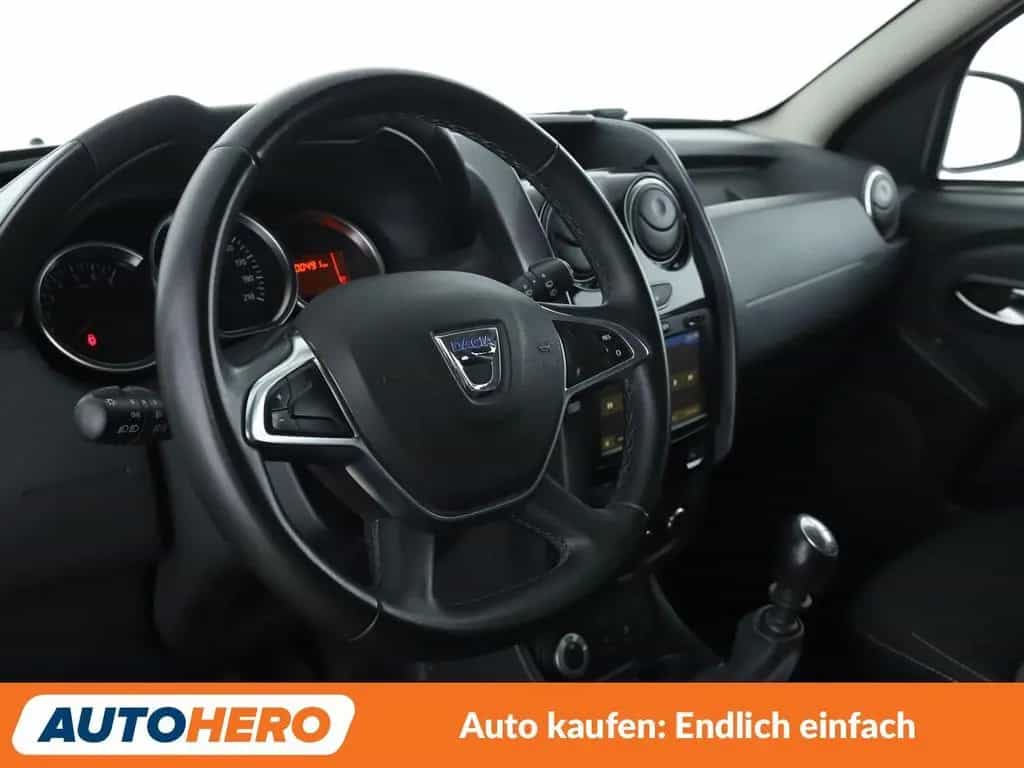 Dacia Duster 1.2 TCe Black Shadow 4x4*NAVI*CAM*PDC* 04/2017-photo-10