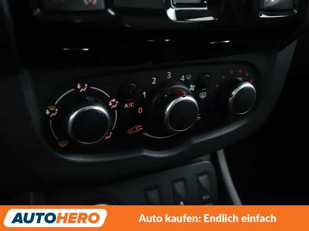 Dacia Duster 1.2 TCe Black Shadow 4x4*NAVI*CAM*PDC* 04/2017-photo-22