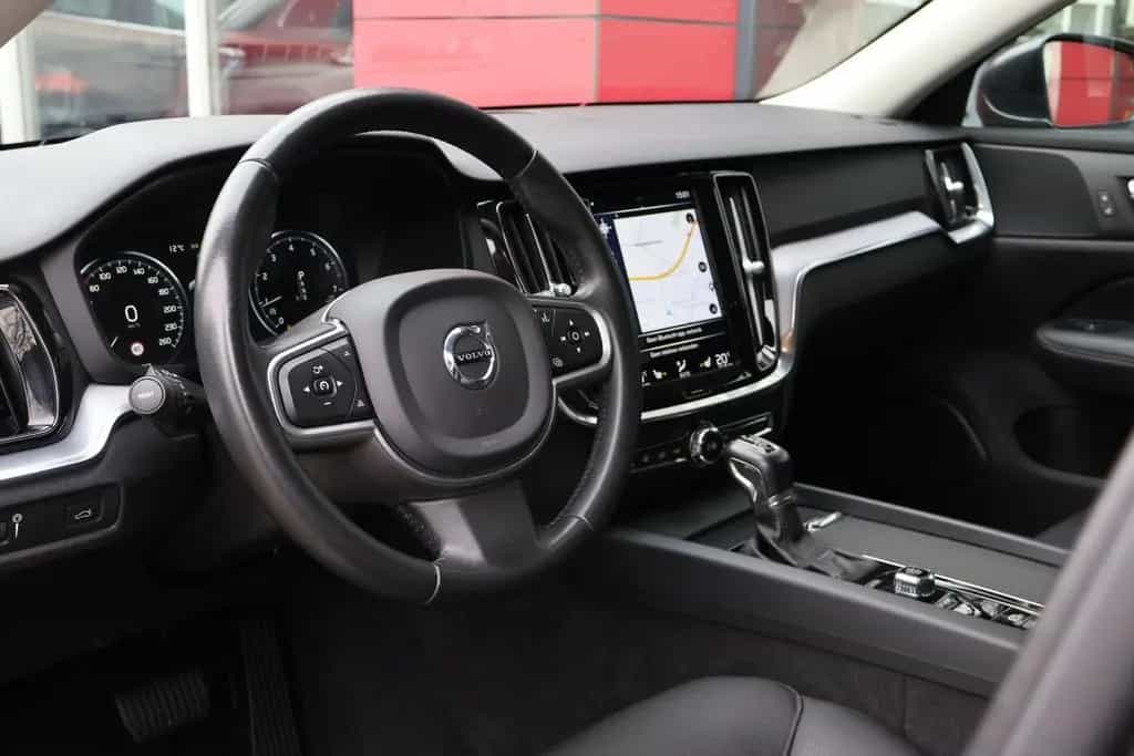 Volvo V60 2.0 T5 Momentum | Origineel NL | Leder | Bus 05/2019-photo-4