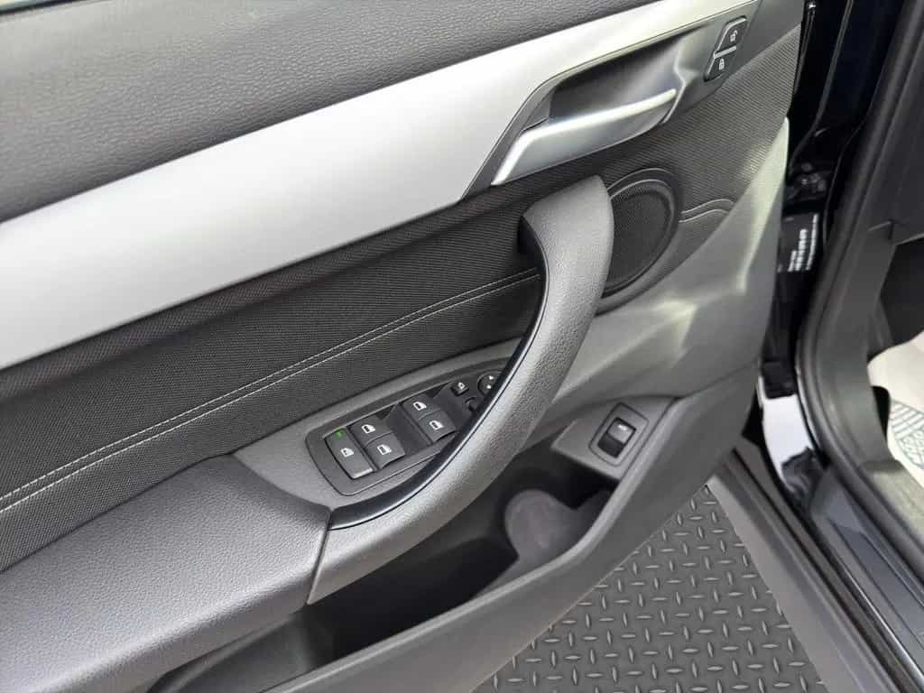 BMW X1 20i Automatik/AHK/PANO 05/2019-photo-13