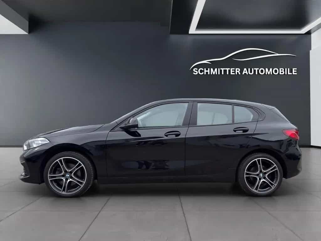 BMW 1 Series 118i  Limousine Automatik  Advantage 11/2022-photo-1