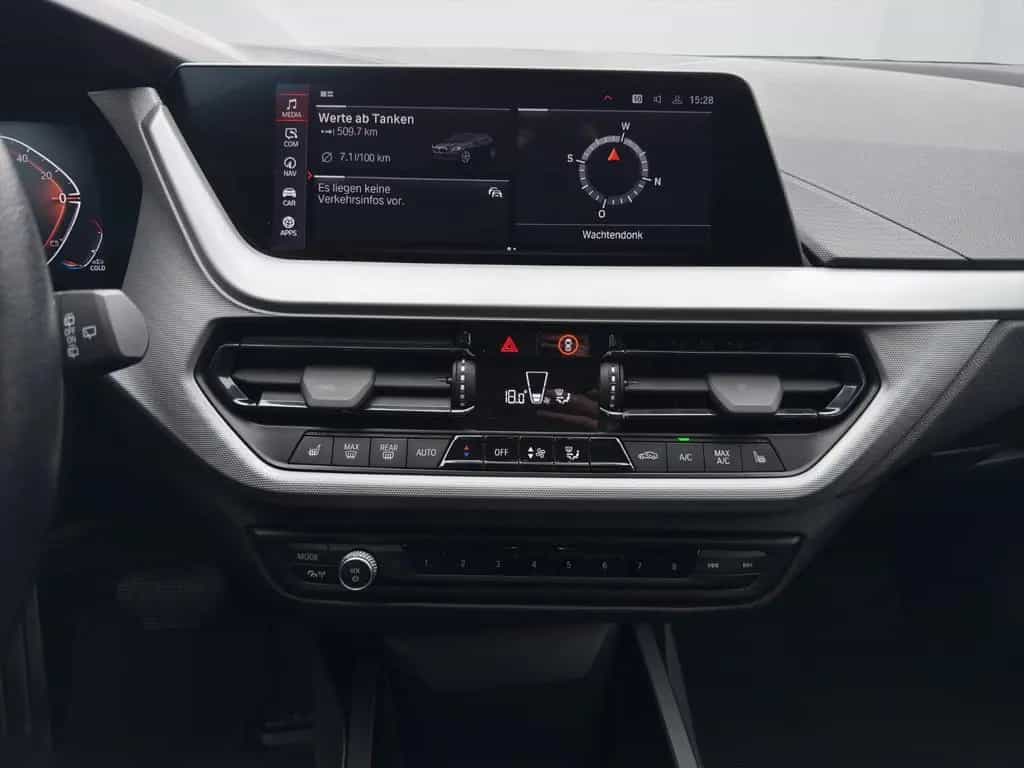 BMW 1 Series 118i  Limousine Automatik  Advantage 11/2022-photo-16