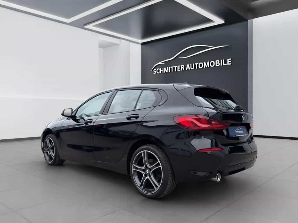 BMW 1 Series 118i  Limousine Automatik  Advantage 11/2022-photo-2