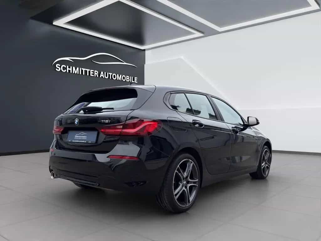 BMW 1 Series 118i  Limousine Automatik  Advantage 11/2022-photo-4