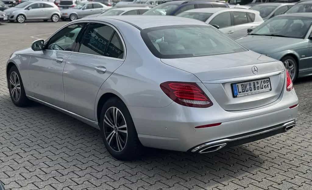 Mercedes-Benz E-Class 220 E Limousine E 220 d 4Matic*Burmester*Kamer 08/2019-photo-4
