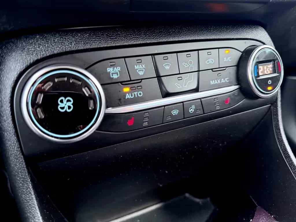 Ford Fiesta Vignale /AUTOMATIK/NAVI/LED/CAM/GARANTIE/ 02/2019-photo-18