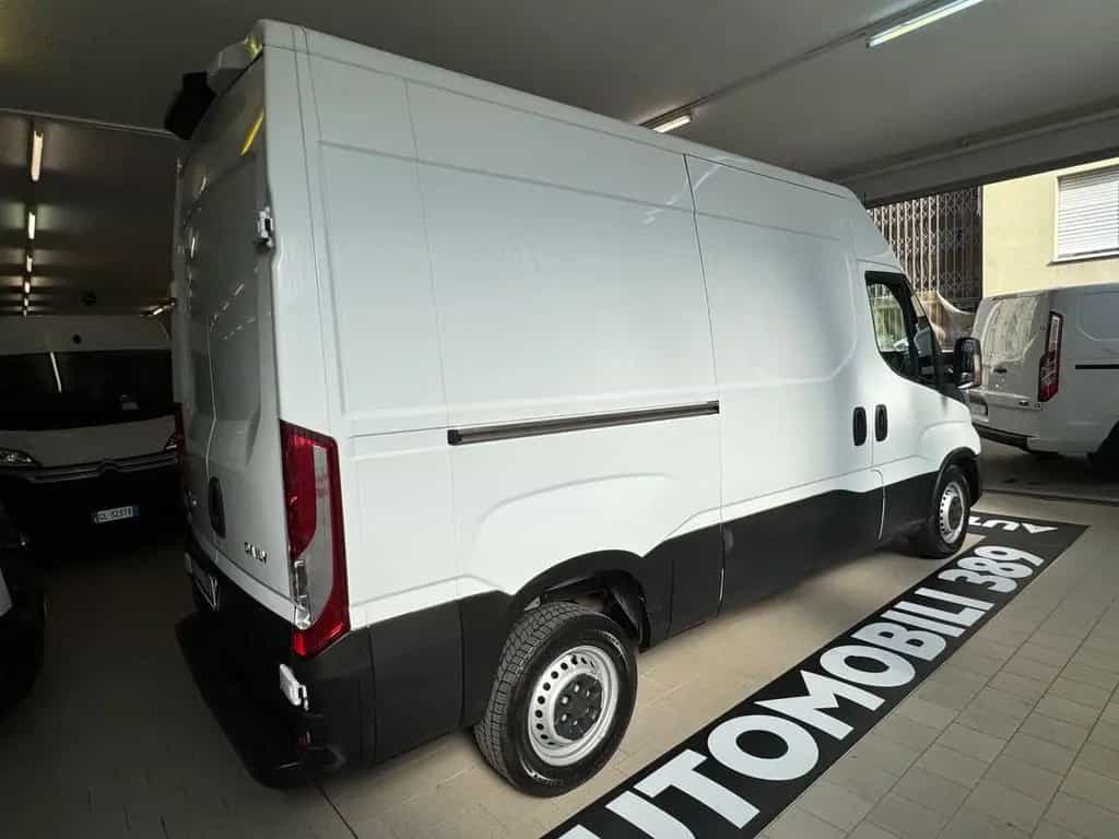 Iveco Daily 33S12V 2.3 HPT PM-TN Furgone 11/2020-photo-3