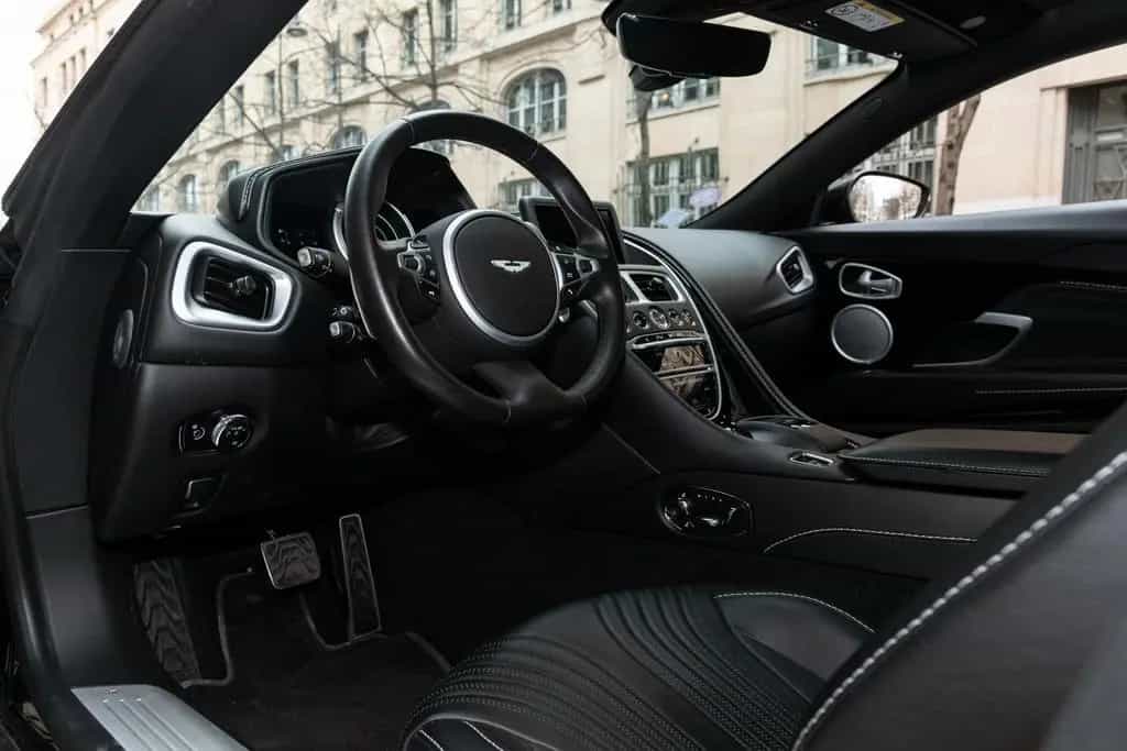 Aston Martin DB11 4.0 V8 08/2020-photo-8