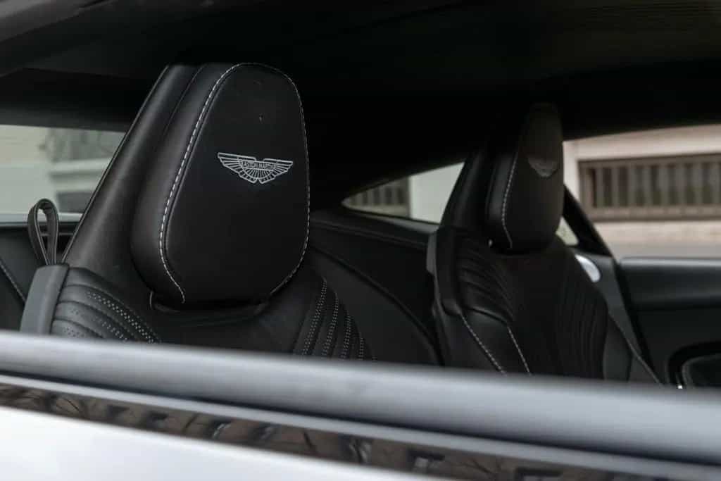 Aston Martin DB11 4.0 V8 08/2020-photo-22