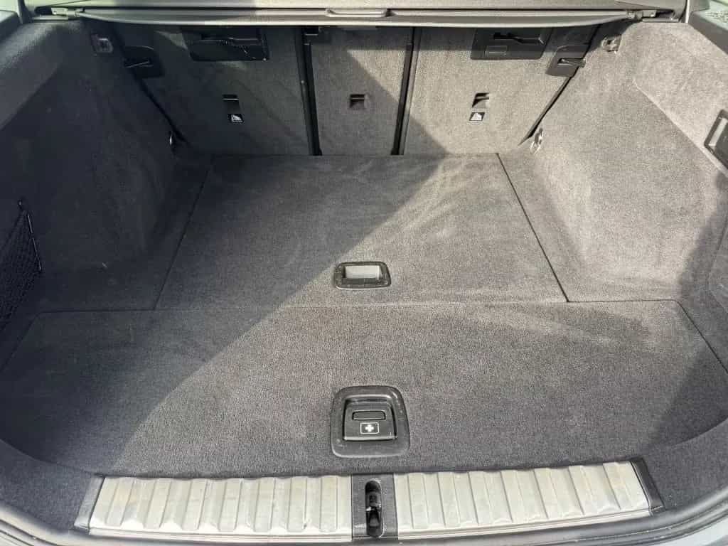 BMW 3 Series 08/2022-photo-21