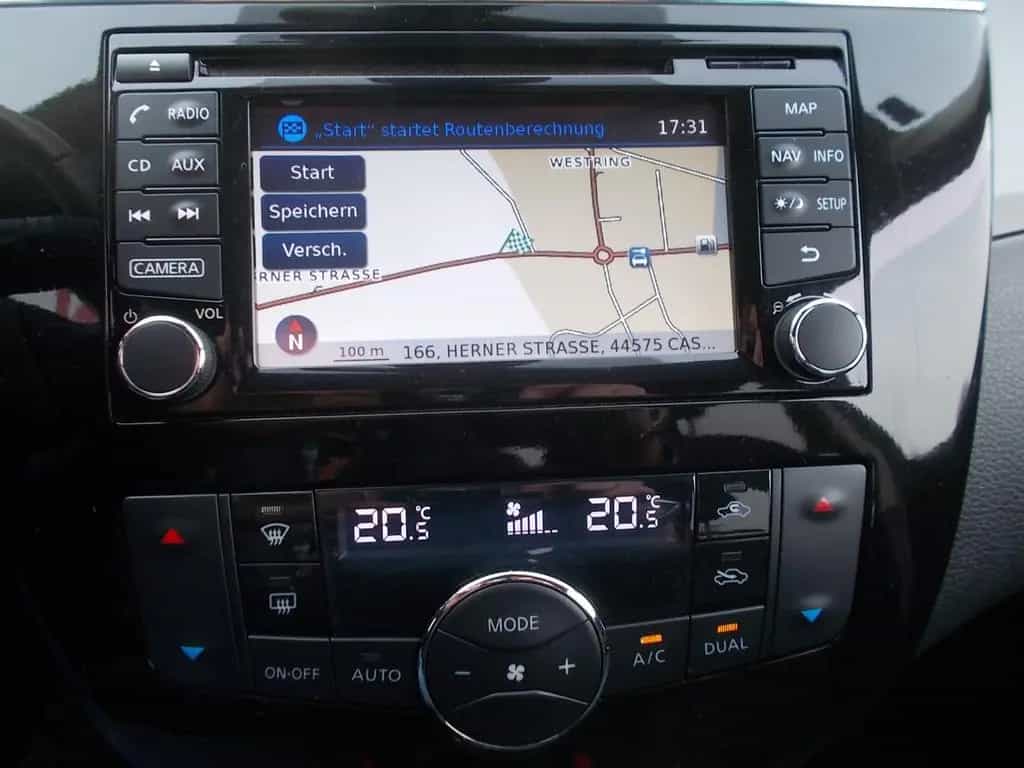 Nissan Pulsar Acenta Rückfahrkamera Navi 01/2018-photo-9
