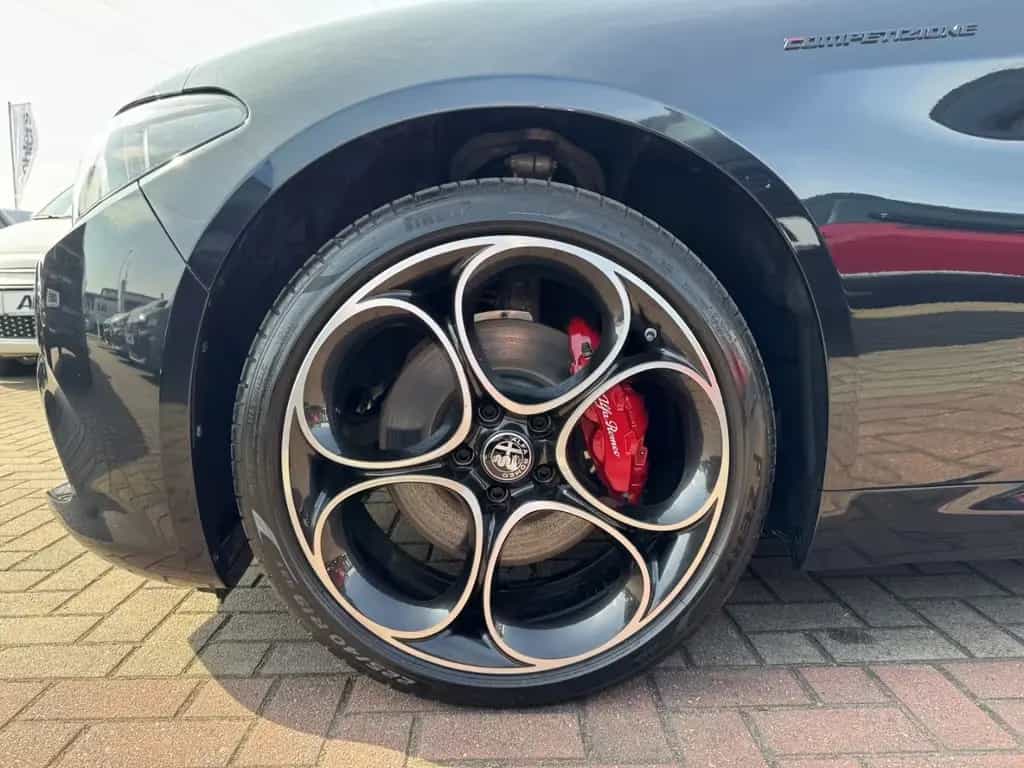 Alfa Romeo Giulia Competizione+NAVI+HARMAN+LEDER+BREMBO+KAM 06/2023-photo-10