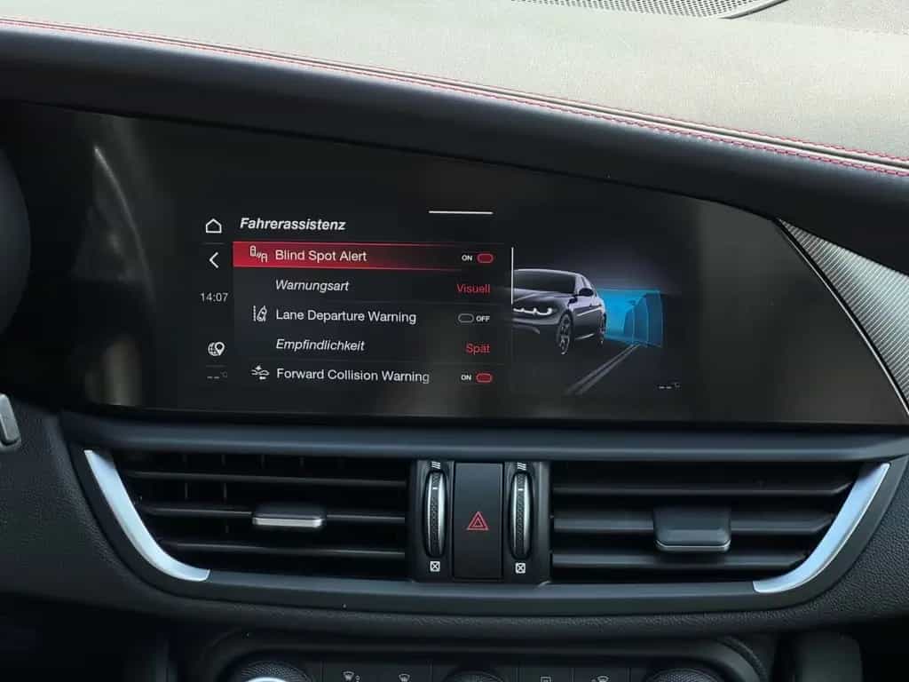 Alfa Romeo Giulia Competizione+NAVI+HARMAN+LEDER+BREMBO+KAM 06/2023-photo-26