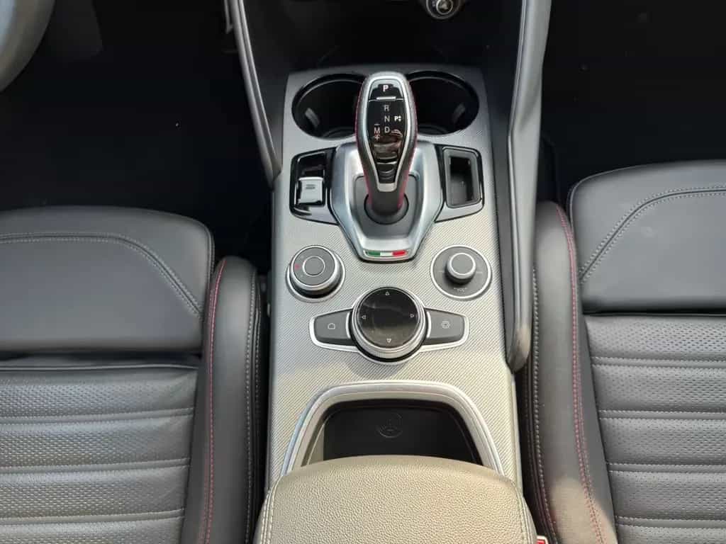 Alfa Romeo Giulia Competizione+NAVI+HARMAN+LEDER+BREMBO+KAM 06/2023-photo-28