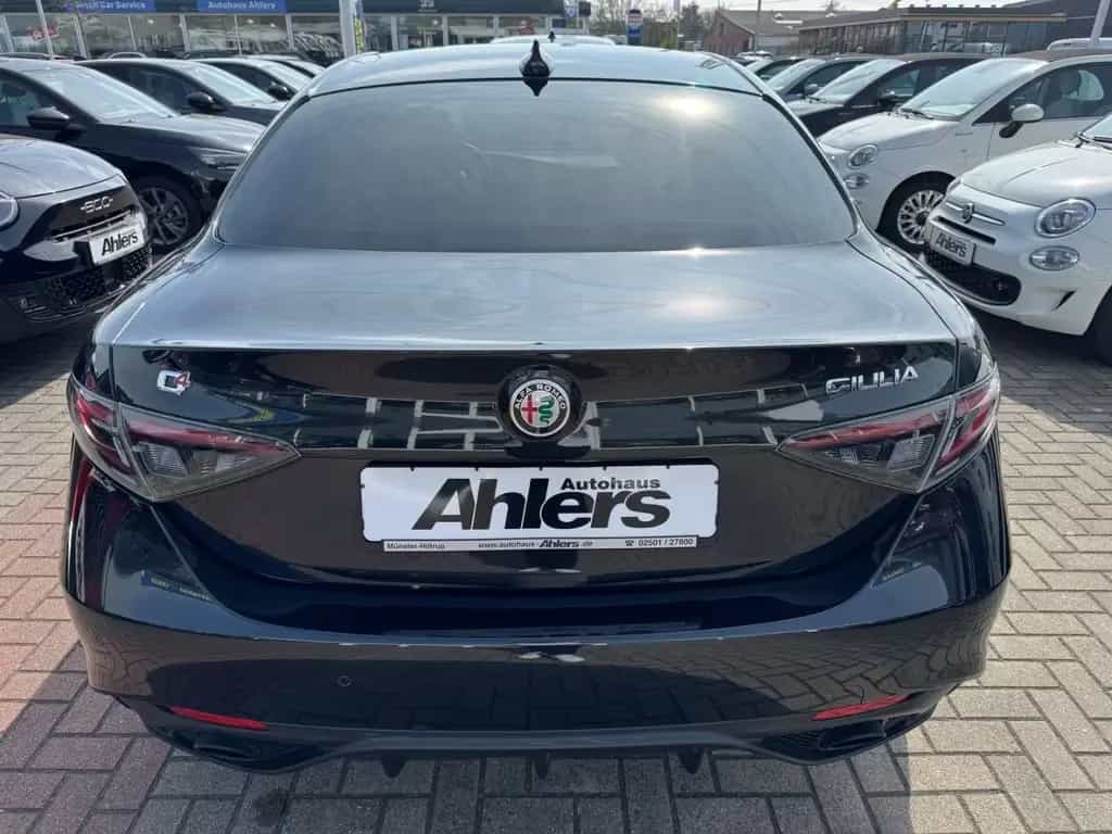 Alfa Romeo Giulia Competizione+NAVI+HARMAN+LEDER+BREMBO+KAM 06/2023-photo-5