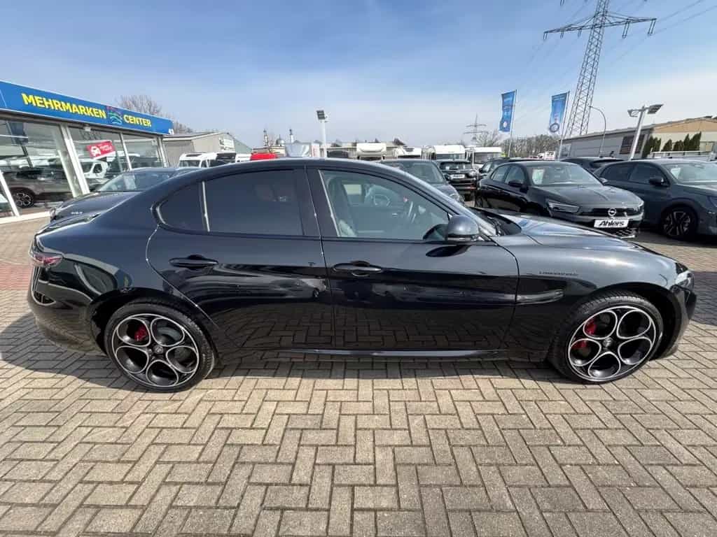 Alfa Romeo Giulia Competizione+NAVI+HARMAN+LEDER+BREMBO+KAM 06/2023-photo-9