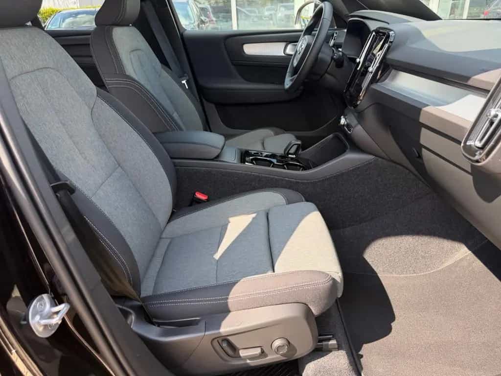 Volvo XC40 Plus Black Edition 2WD Digitales Cockpit Me 07/2025-photo-16