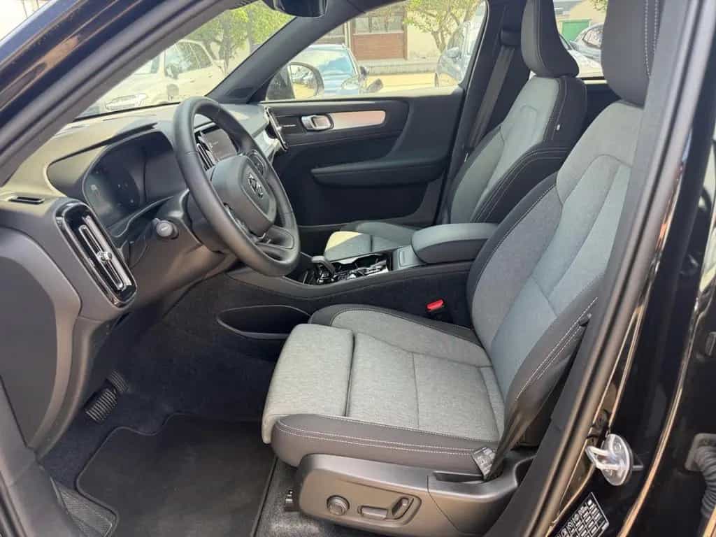 Volvo XC40 Plus Black Edition 2WD Digitales Cockpit Me 07/2025-photo-9