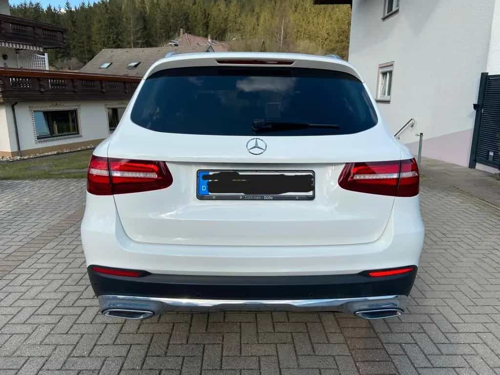Mercedes-Benz GLC-Class 220 d 4Matic 08/2017-photo-2