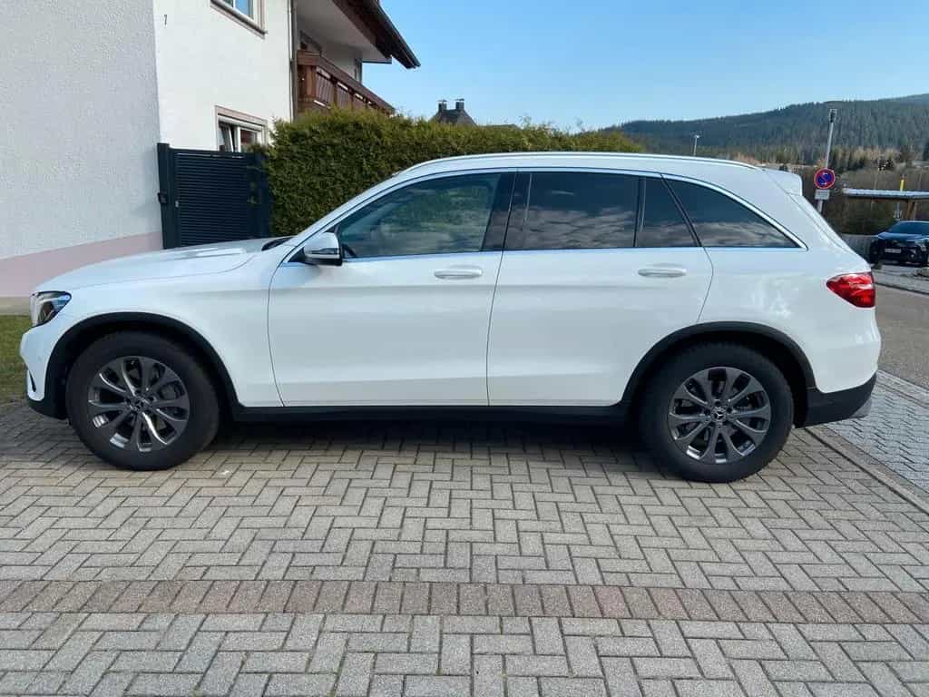 Mercedes-Benz GLC-Class 220 d 4Matic 08/2017-photo-4