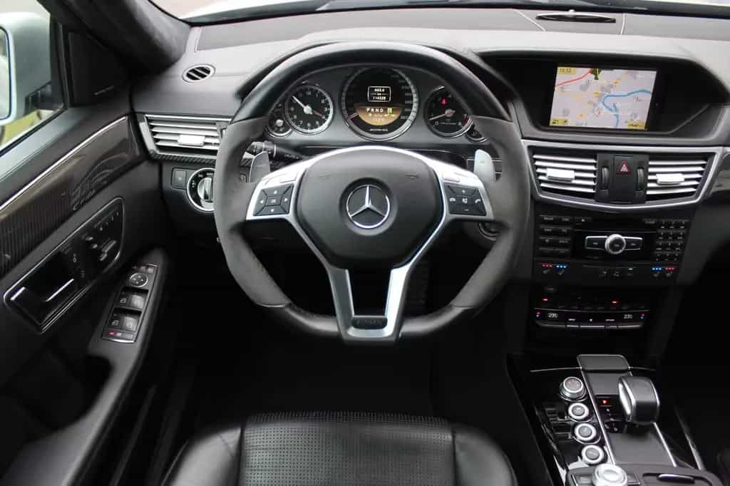 Mercedes-Benz E 63 AMG T Exklusiv Nachtsicht*Panorama*Distroni 11/2011-photo-15