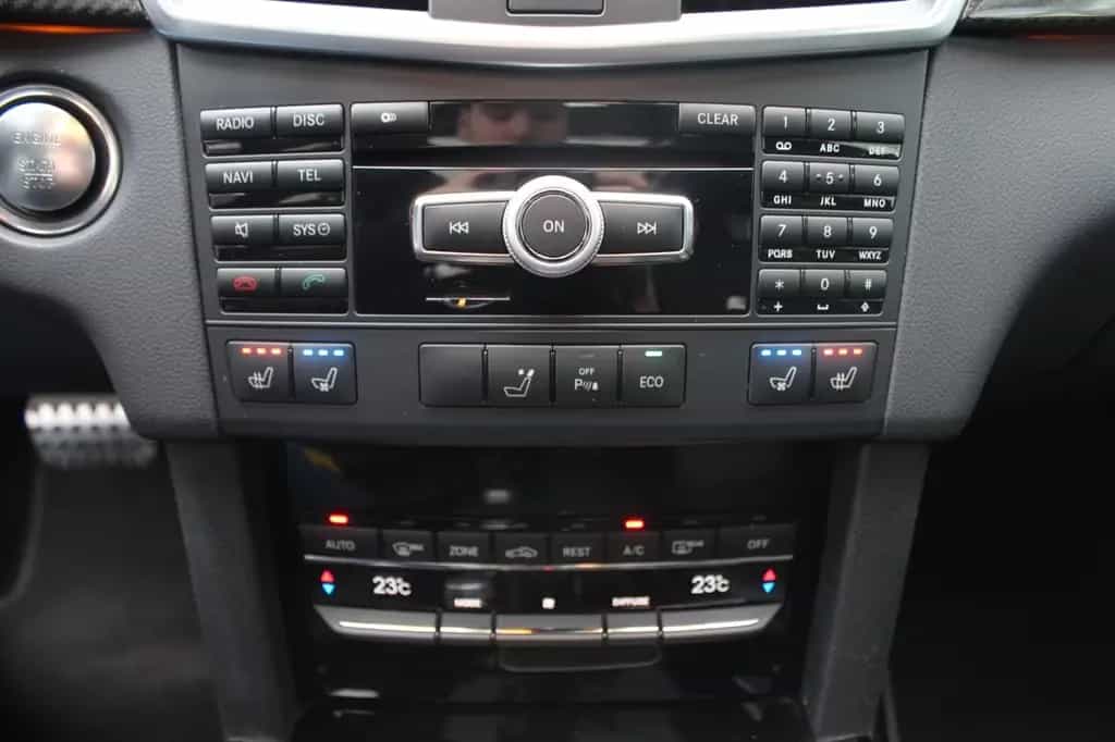 Mercedes-Benz E 63 AMG T Exklusiv Nachtsicht*Panorama*Distroni 11/2011-photo-19