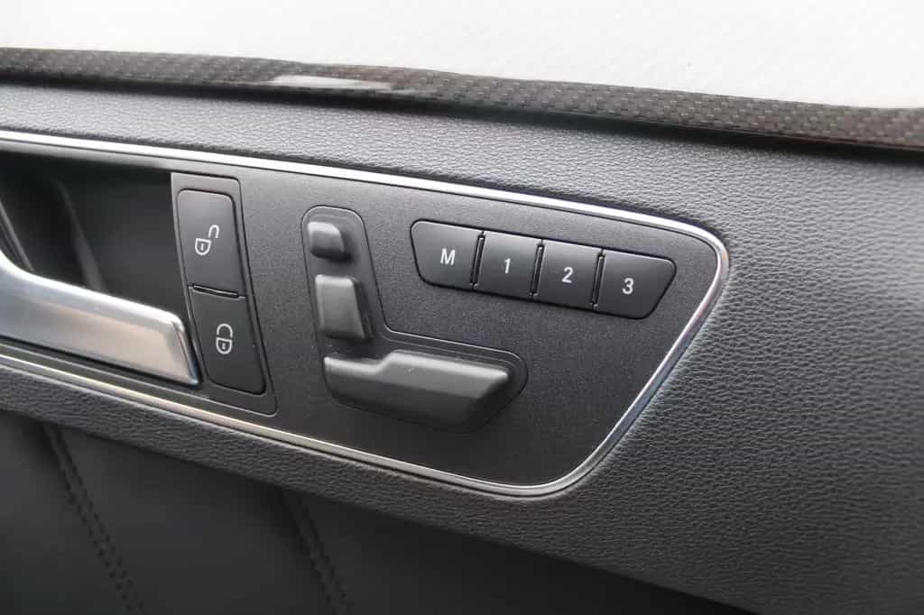 Mercedes-Benz E 63 AMG T Exklusiv Nachtsicht*Panorama*Distroni 11/2011-photo-24