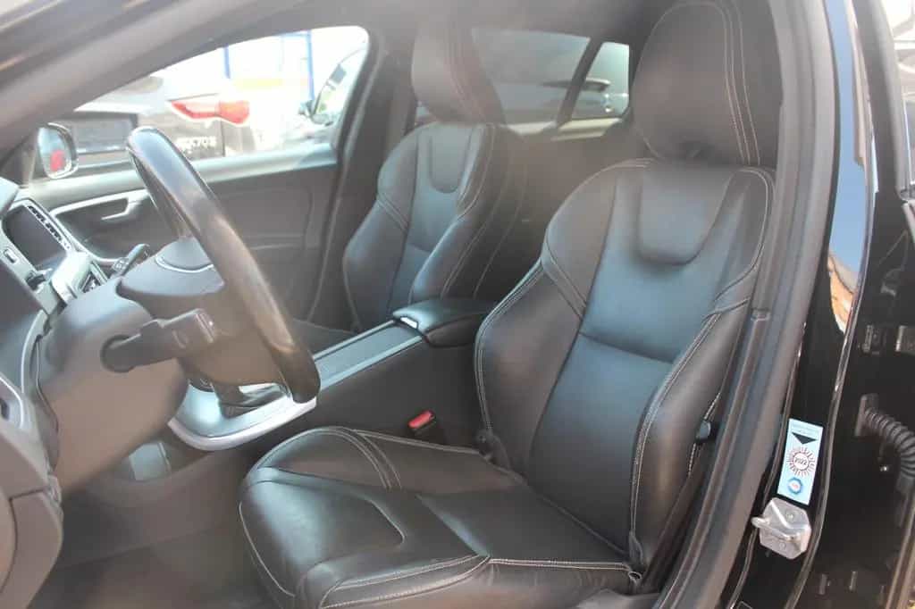 Volvo V60 2.4 D4 Kombi Linje Svart AWD Xenon*Stndh*AHK 01/2018-photo-10