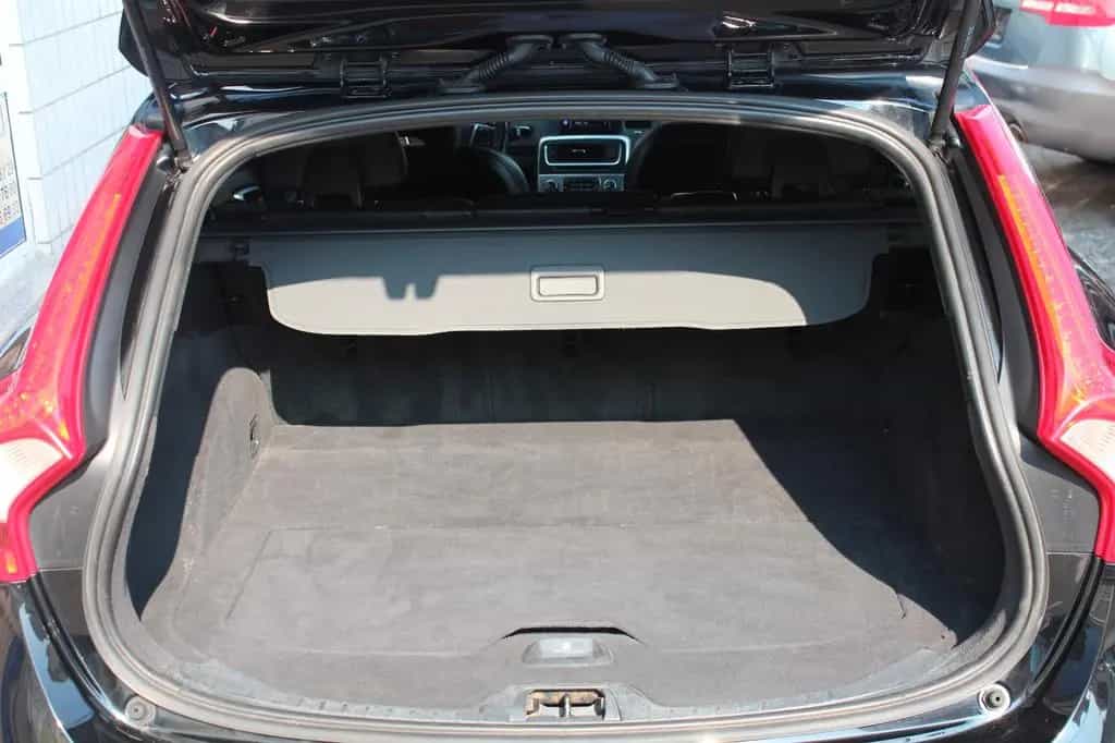 Volvo V60 2.4 D4 Kombi Linje Svart AWD Xenon*Stndh*AHK 01/2018-photo-13
