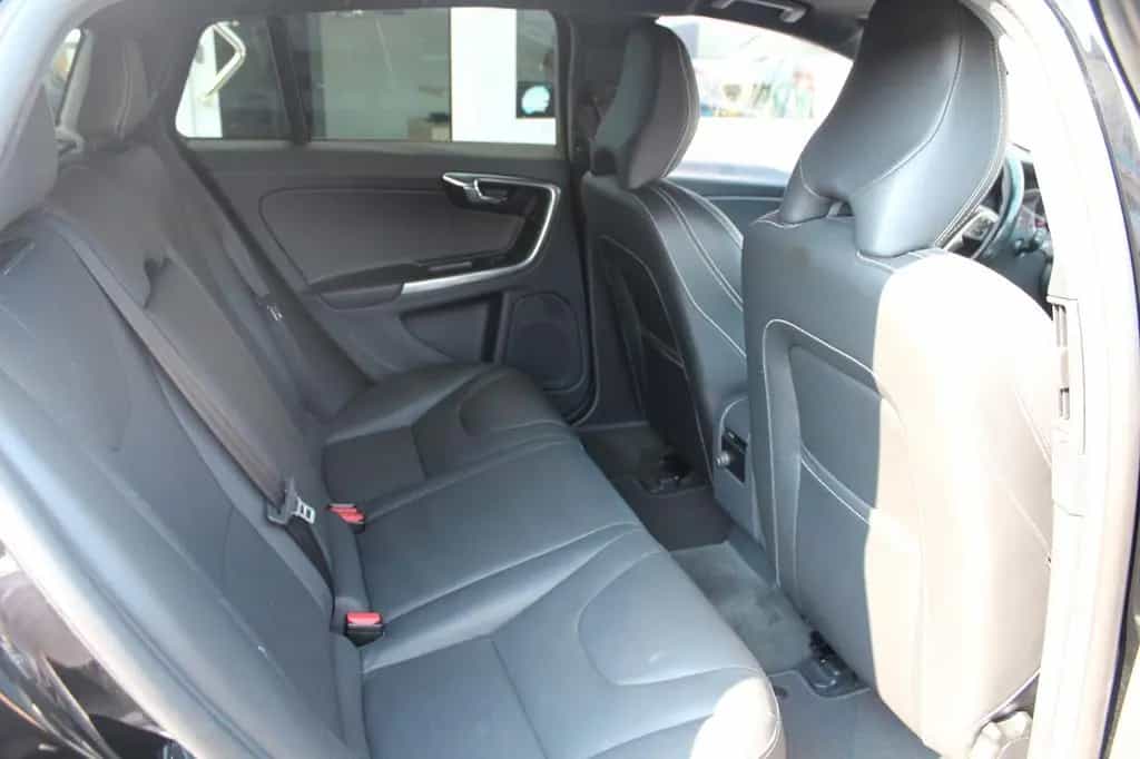 Volvo V60 2.4 D4 Kombi Linje Svart AWD Xenon*Stndh*AHK 01/2018-photo-15
