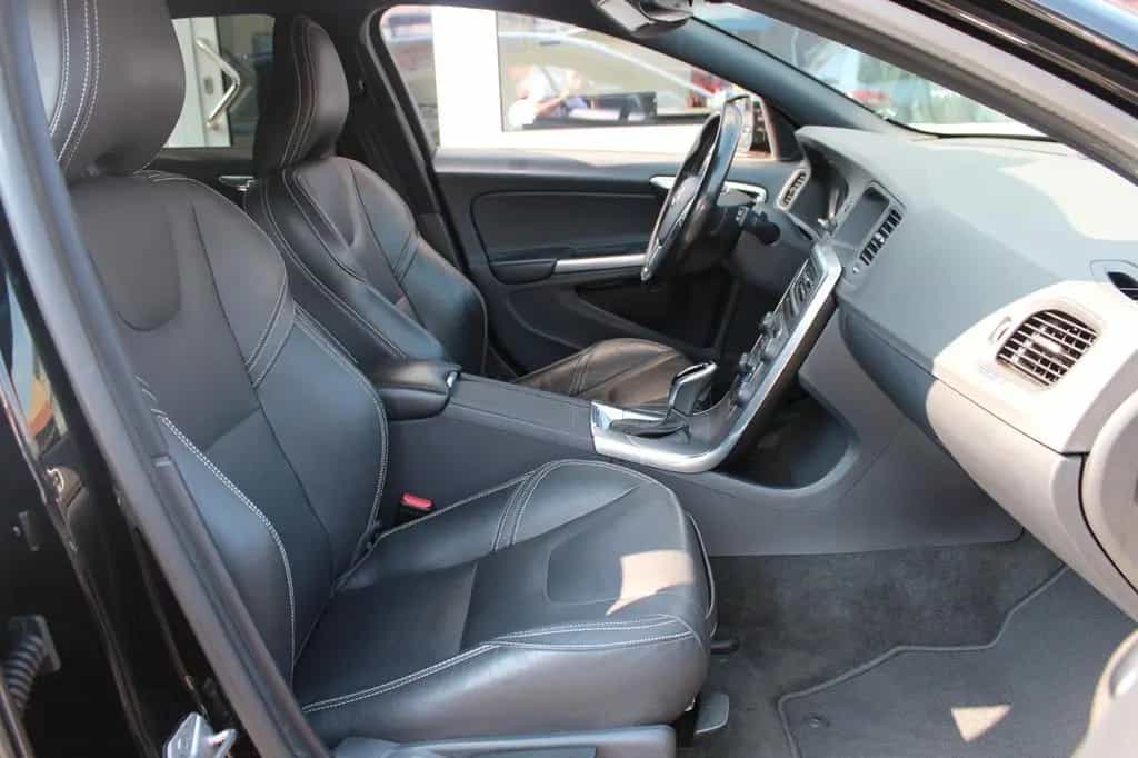 Volvo V60 2.4 D4 Kombi Linje Svart AWD Xenon*Stndh*AHK 01/2018-photo-16