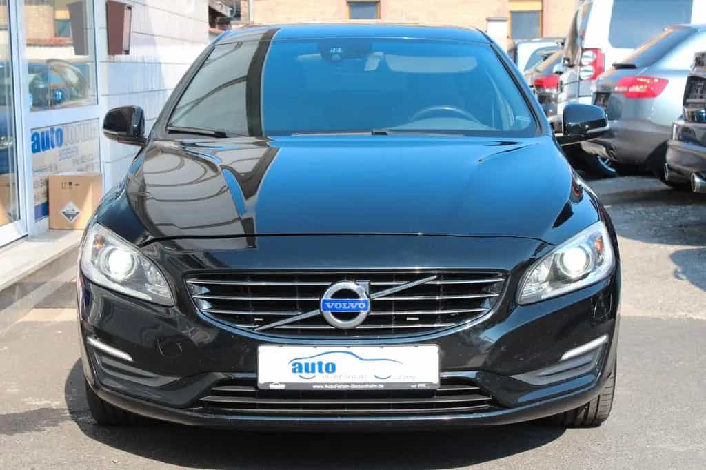 Volvo V60 2.4 D4 Kombi Linje Svart AWD Xenon*Stndh*AHK 01/2018-photo-2