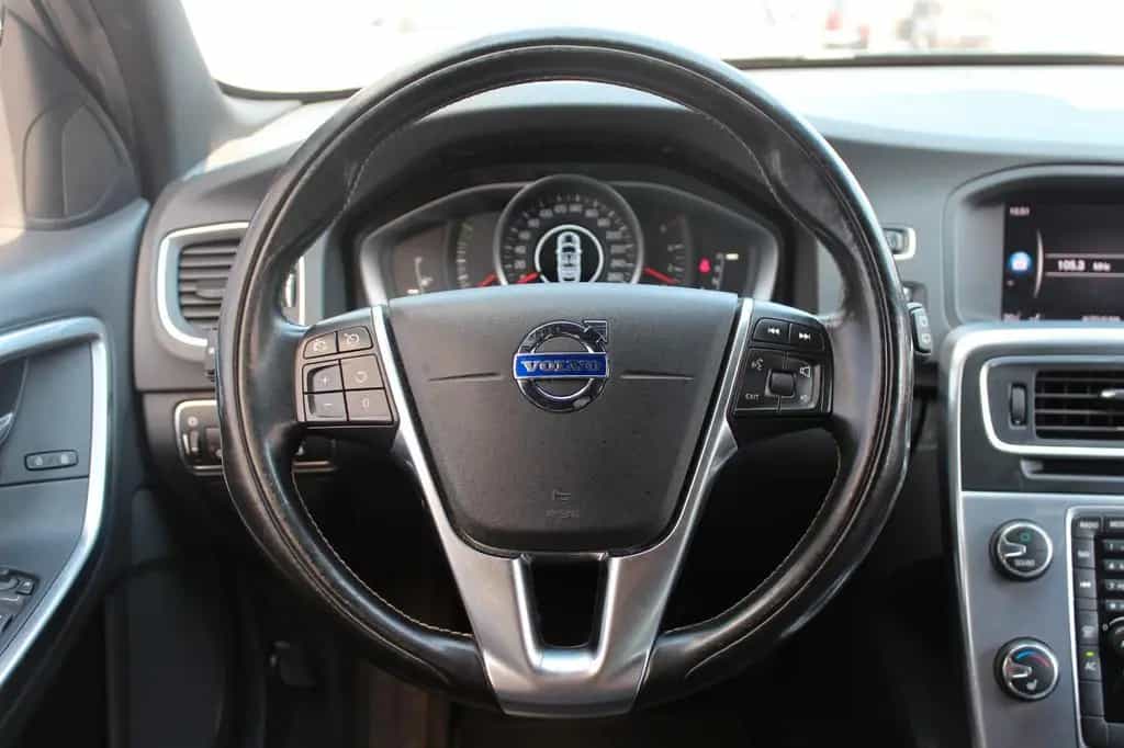 Volvo V60 2.4 D4 Kombi Linje Svart AWD Xenon*Stndh*AHK 01/2018-photo-20