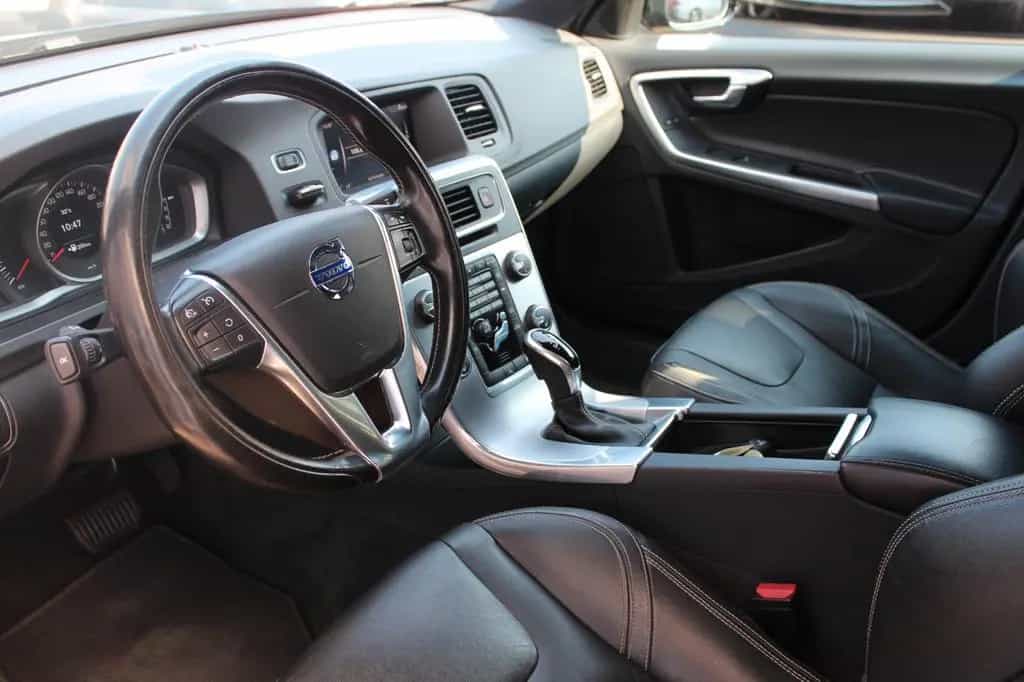 Volvo V60 2.4 D4 Kombi Linje Svart AWD Xenon*Stndh*AHK 01/2018-photo-21