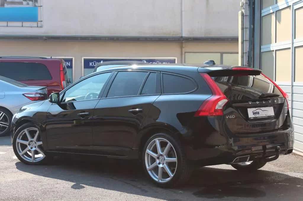 Volvo V60 2.4 D4 Kombi Linje Svart AWD Xenon*Stndh*AHK 01/2018-photo-7