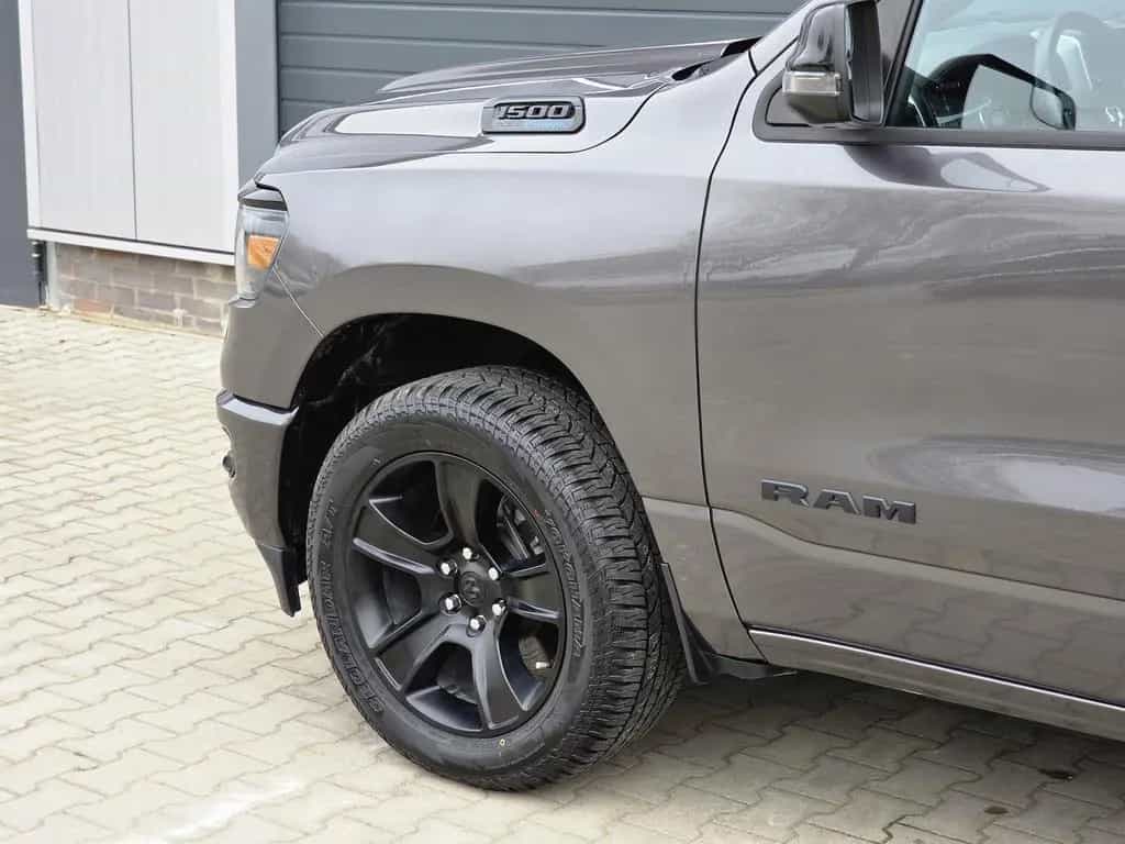 Dodge RAM 1500 5.7 4x4 Bighorn Night Kamera 12´´ PDC 10/2023-photo-17
