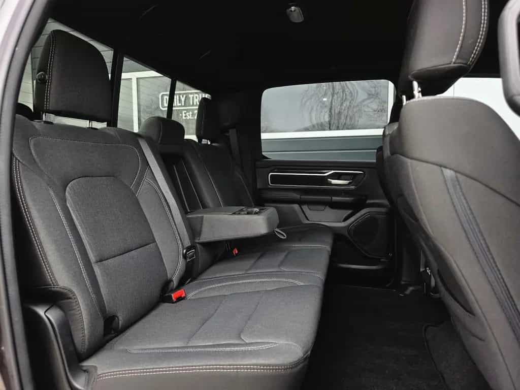 Dodge RAM 1500 5.7 4x4 Bighorn Night Kamera 12´´ PDC 10/2023-photo-30
