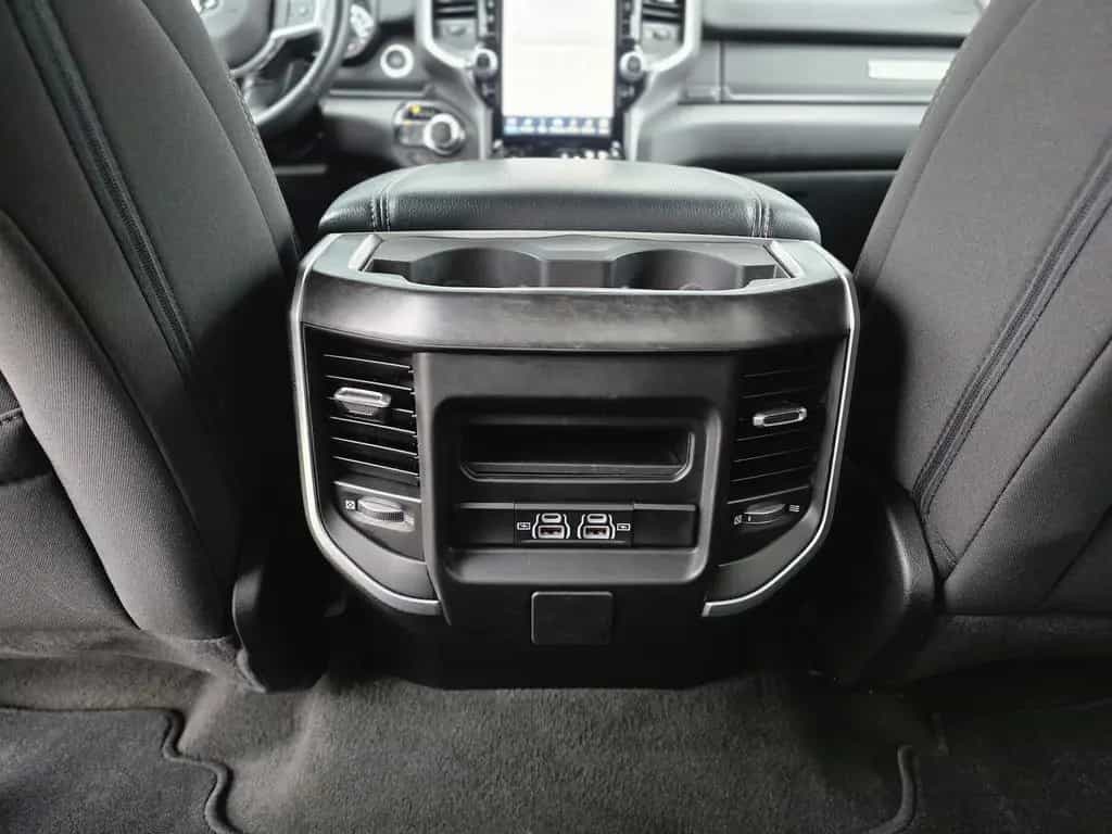 Dodge RAM 1500 5.7 4x4 Bighorn Night Kamera 12´´ PDC 10/2023-photo-31