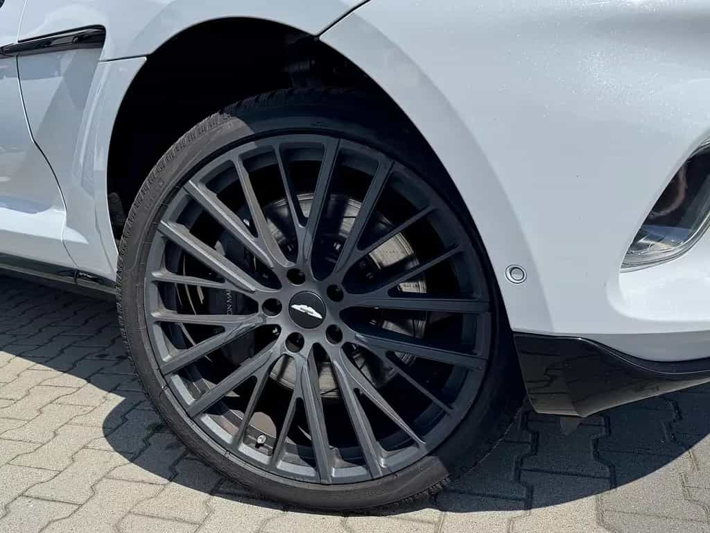 Aston Martin DBX 550 23 Zoll Sportauspuff Black Pack Panorama 04/2023-photo-13