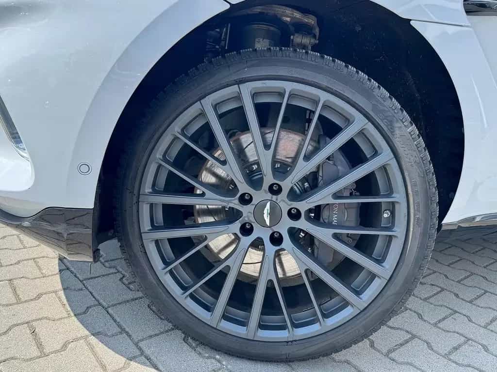 Aston Martin DBX 550 23 Zoll Sportauspuff Black Pack Panorama 04/2023-photo-14