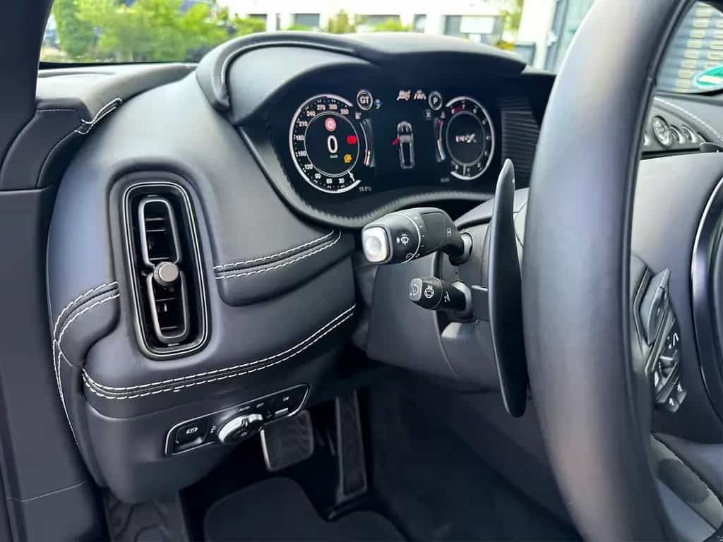 Aston Martin DBX 550 23 Zoll Sportauspuff Black Pack Panorama 04/2023-photo-16
