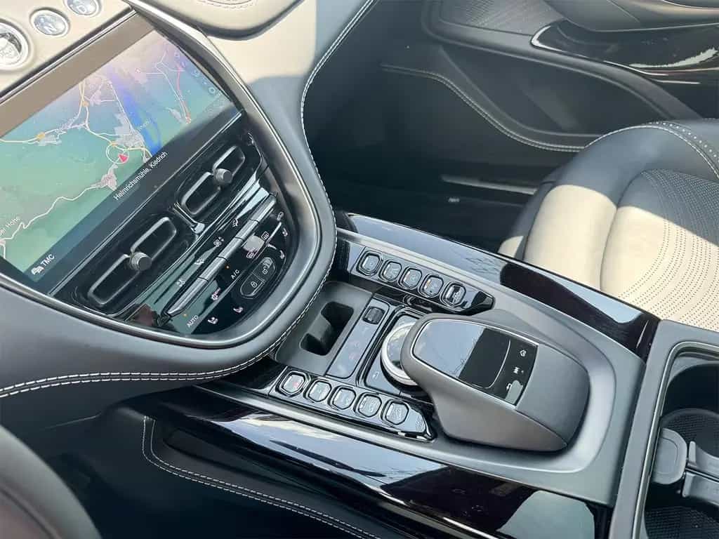Aston Martin DBX 550 23 Zoll Sportauspuff Black Pack Panorama 04/2023-photo-18
