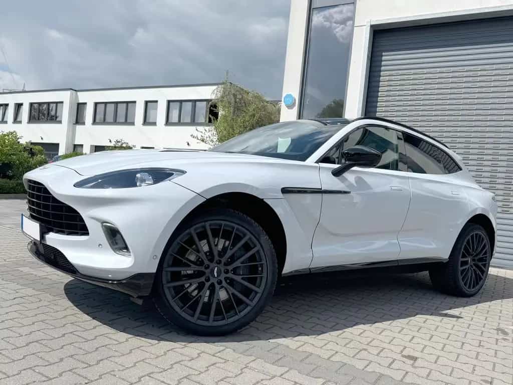 Aston Martin DBX 550 23 Zoll Sportauspuff Black Pack Panorama 04/2023-photo-2