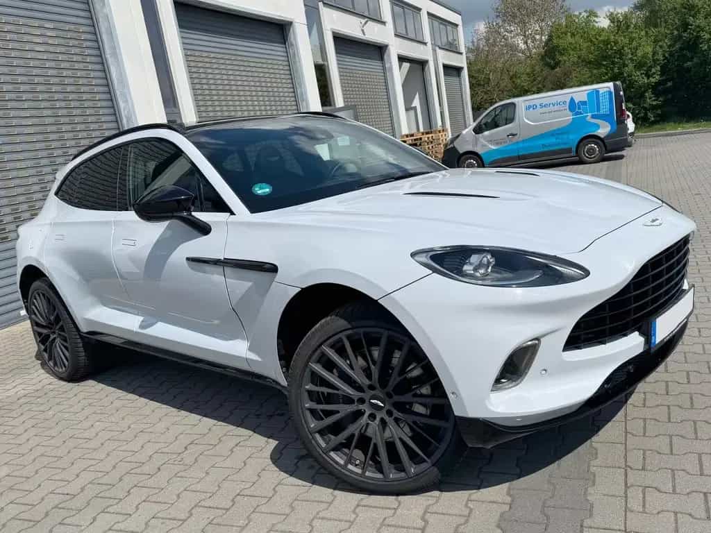 Aston Martin DBX 550 23 Zoll Sportauspuff Black Pack Panorama 04/2023-photo-3